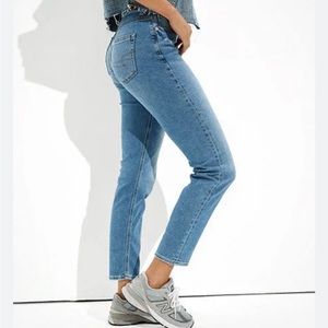 American Eagle Outfitters Stretch Mom Jean | Campus Brights Size 4S